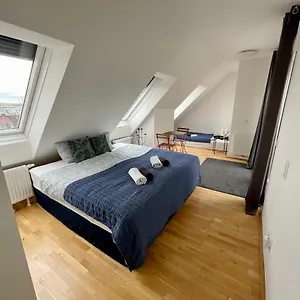  Privatunterkunft Eca Rooftop Live - Private & Serviced