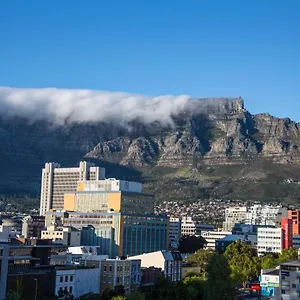https://luxurious-loft-with-amazing-view-of-table-mountain.hotels-capetown.com