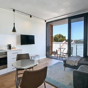 https://docklands-deluxe-one-bedroom-apartments.hotels-capetown.com